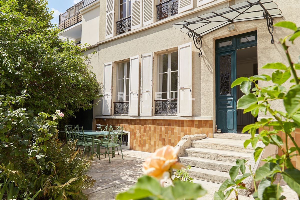 Saint-Mande - 308m² - 9p. - 6ch.